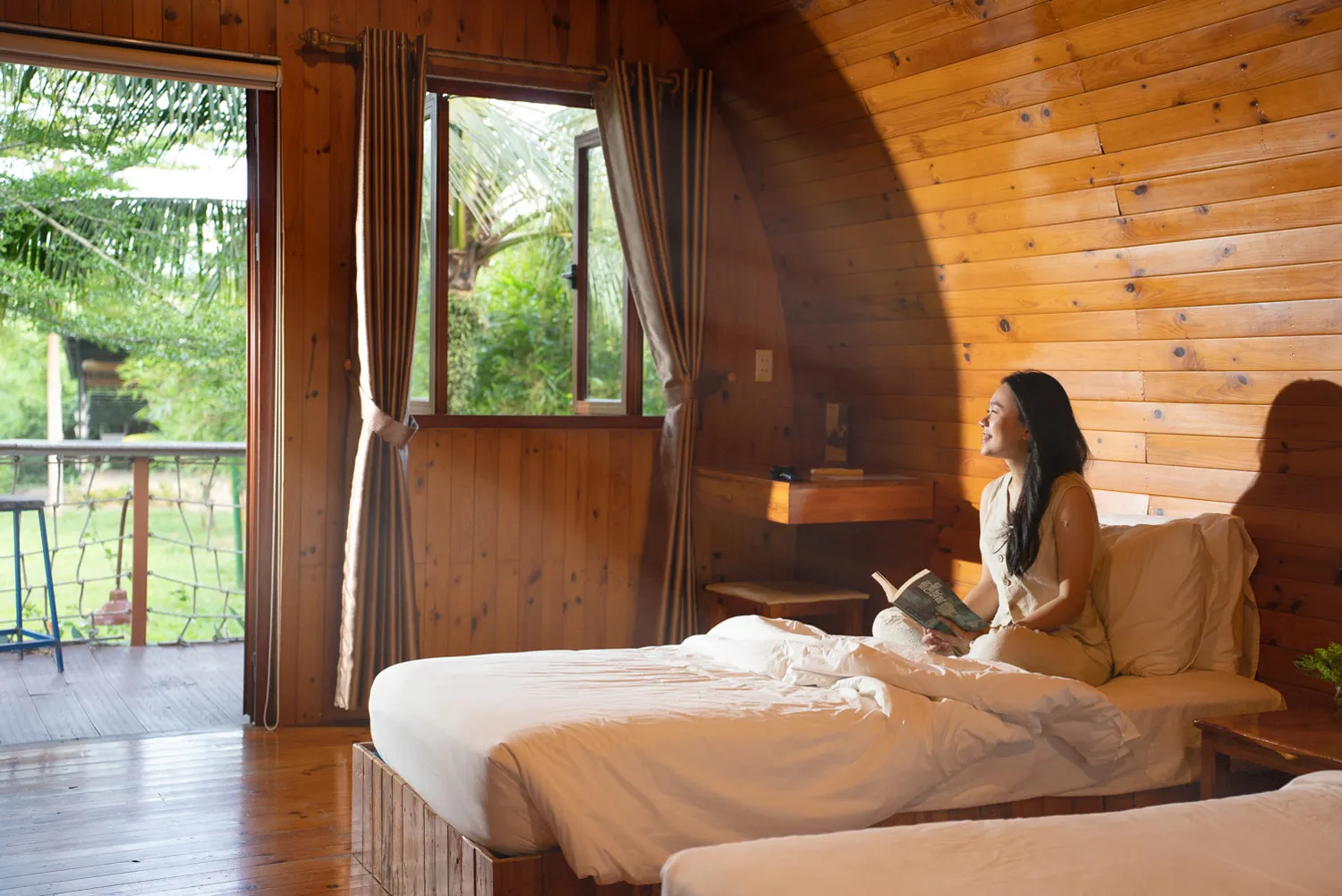 Phòng Farm với kiến trúc ấm áp và thiết kế thích ứng thời tiết độc đáo.