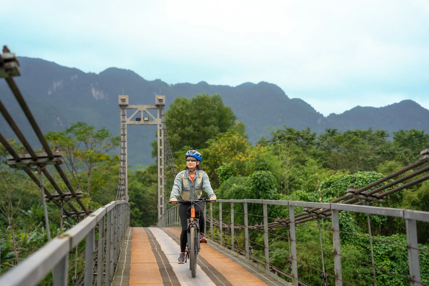 Đạp xe khám phá thiên làng quê thanh bình.