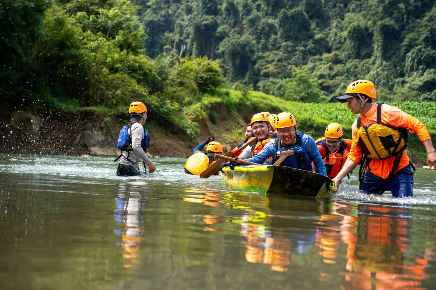 Chương trình team building “Tu Lan Amazing Race” độc đáo mang đến nhiều thử thách gắn kết đội nhóm giữa thiên nhiên hùng vĩ 